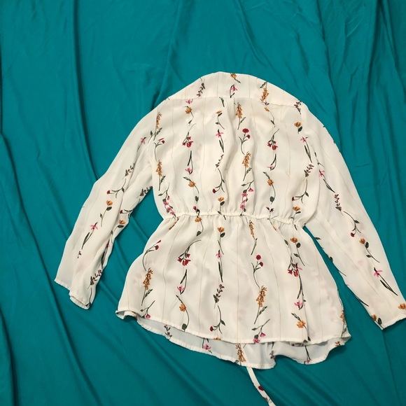 White floral blouse - Picture 2 of 5